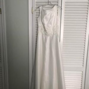 Ivory wedding dress